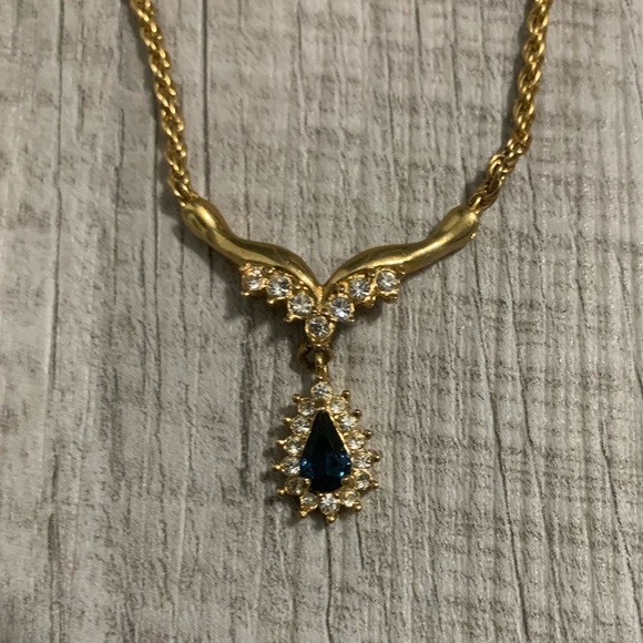 Vintage Roman Gold Tone Simulated Blue Sapphire Pendant Necklace - Picture 1 of 4